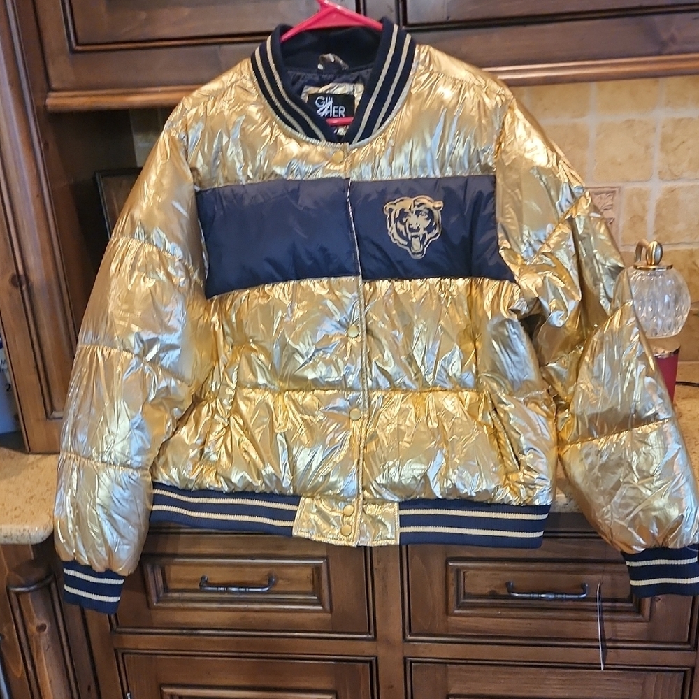 NWT GOLD AND BLACK BEARS JACKET HAS DAMAGE AT SNAP SEE PICS...SOLD AS IS